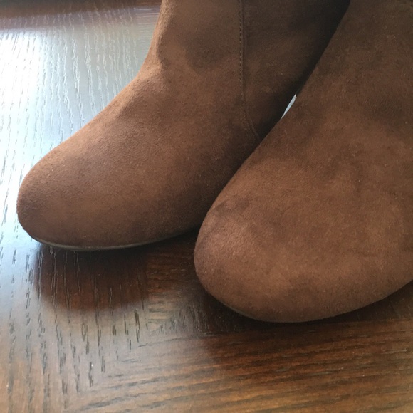 R2 Brown faux suede booties Never Worn - Picture 4 of 8